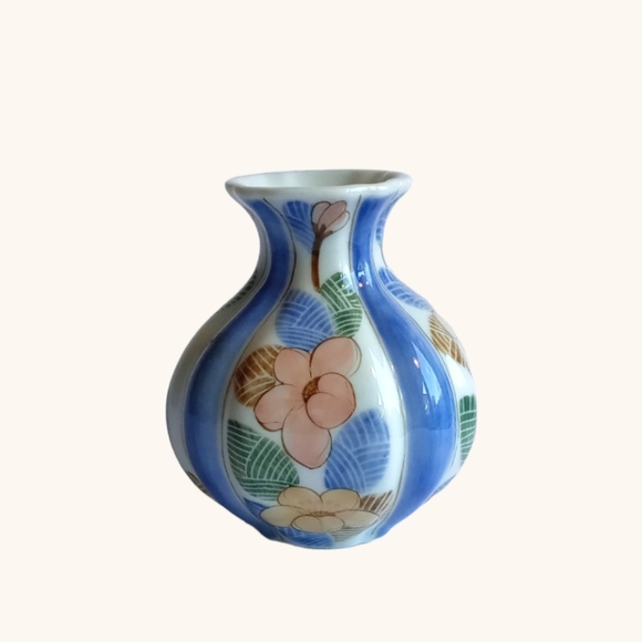 Vintage Handpainted Ceramic Vase Made in Thailand with Floral Print - Picture 2 of 10